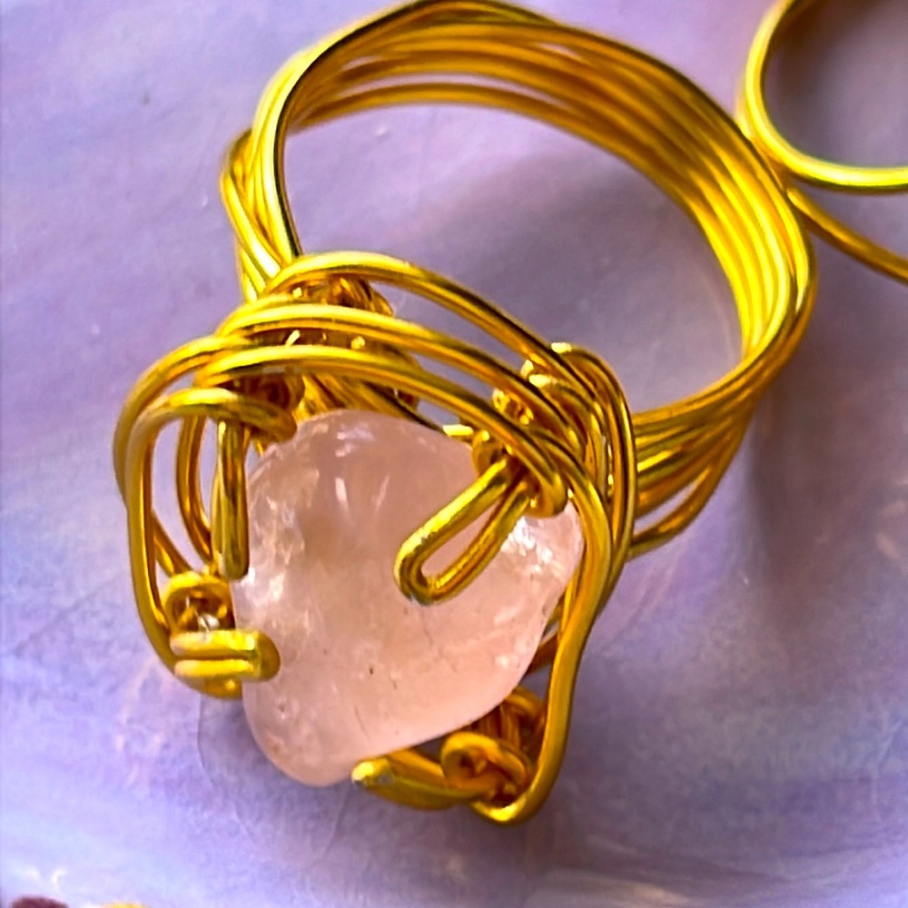 🎄SALE 3/$9🎄HANDMADE NATURAL RAW QUARTZ GEMSTONE GOLD TONE WIRE RING